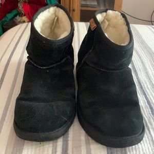 Black wool-lined short boots size 8